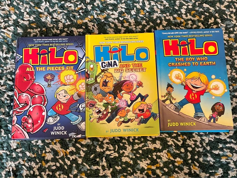 HiLo Graphic Novels – Set of 3