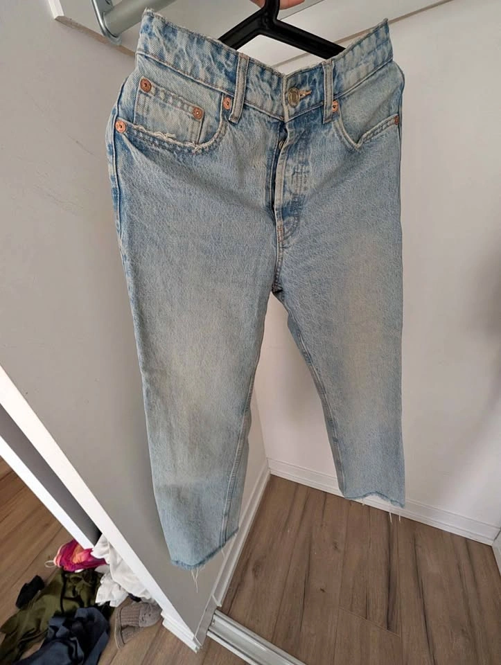 Light washed denim jeans