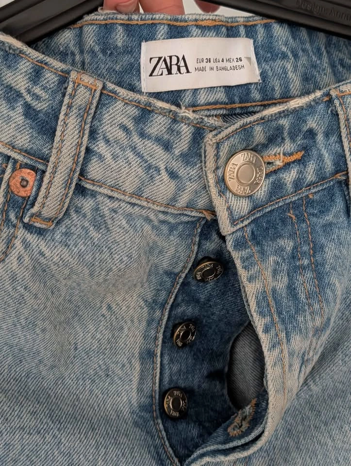 Light washed denim jeans - photo 2