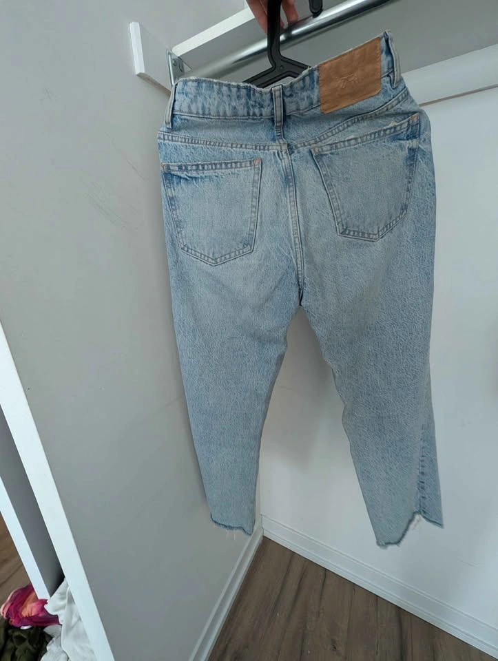 Light washed denim jeans - photo 3