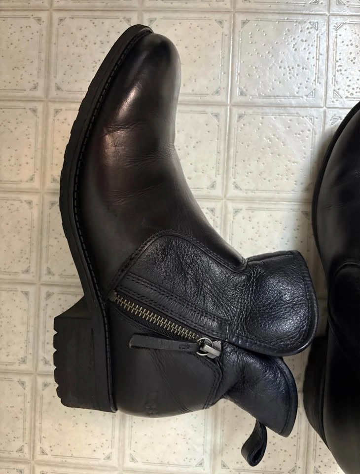 Ugg LaVelle Ankle Winter Boots - Size 9 - photo 4