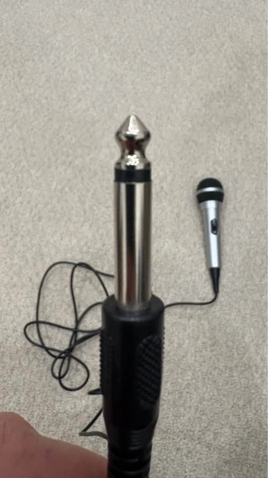 Wired Handheld Microphone – Great Condition - photo 2