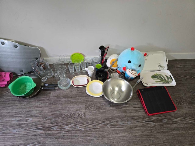 Free Kitchenware Lot