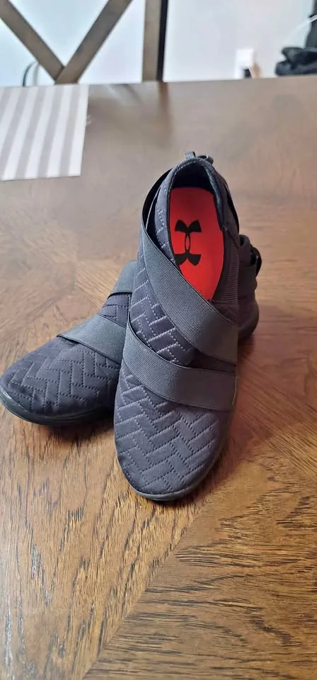 Women's Under Armour Shoes Size 7.5 thumbnail