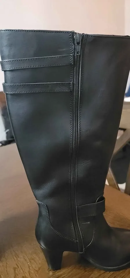 Women's Insulated Knee High Boots Size 7WW image indicator(3)