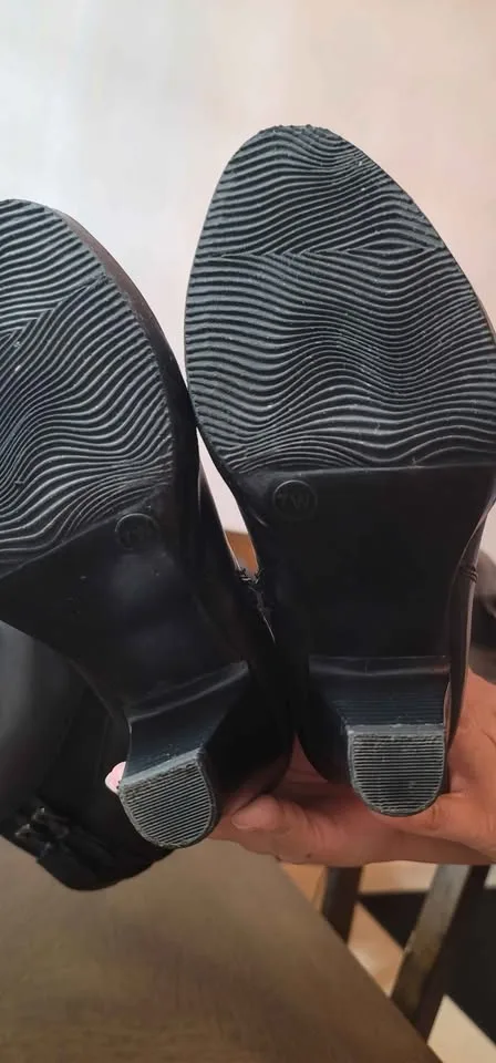 Women's Insulated Knee High Boots Size 7WW image indicator(5)