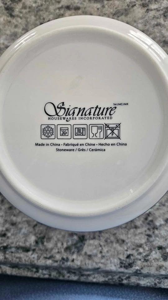 Set of 5 Bowls with Lids
