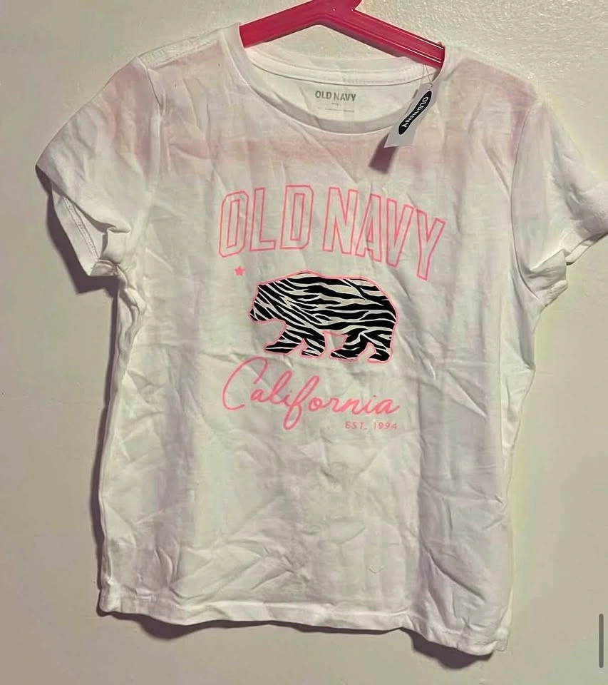 GIRLS TSHIRT SIZE: MEDIUM PRICE:$15