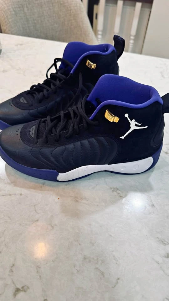 Men’s Air Jordan’s Sz 8