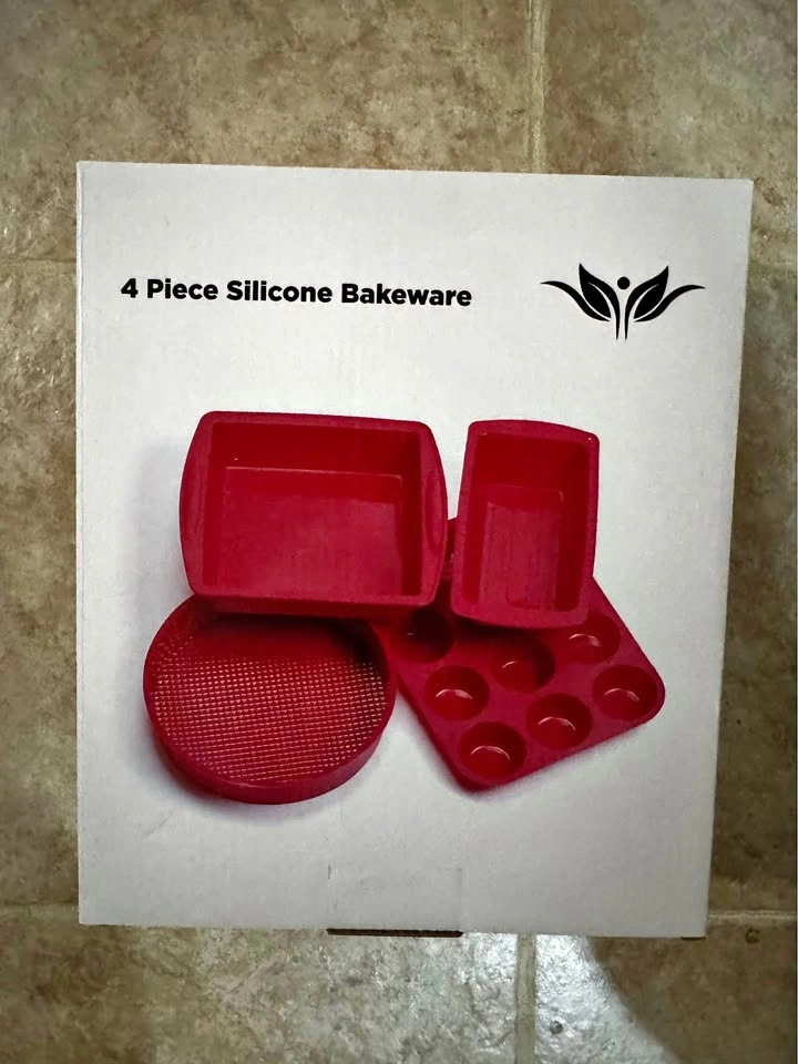 New* 4-Piece Silicone Bakeware Set Non-Stick Loaf Cake Pan Muffi
