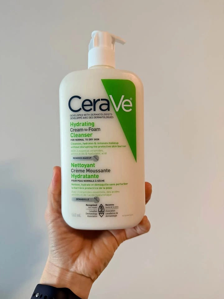 CeraVe Hydrating Cream-to-Foam Cleanser 562 mL