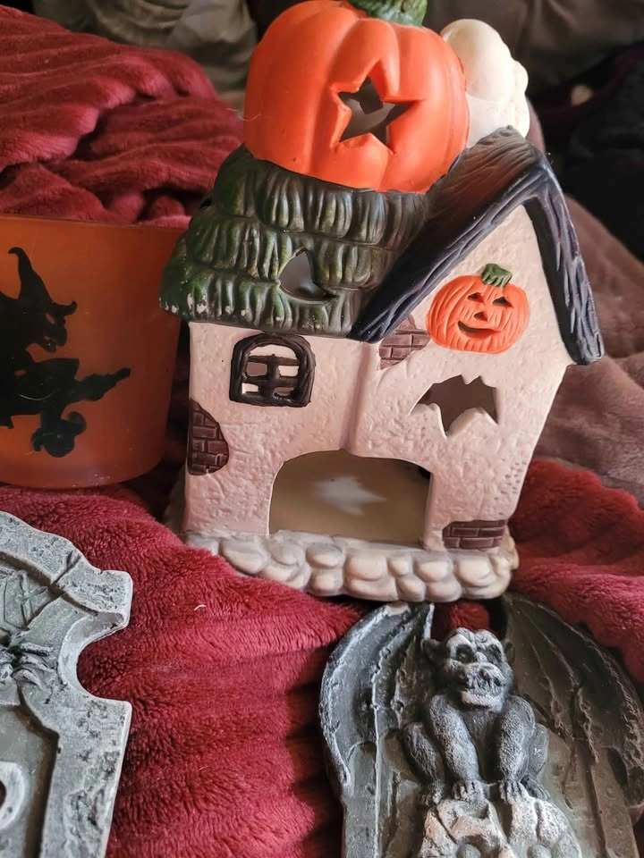 Halloween Lot: 3 Tealight Holders, 3 Headstones, Skull Cup - photo 3