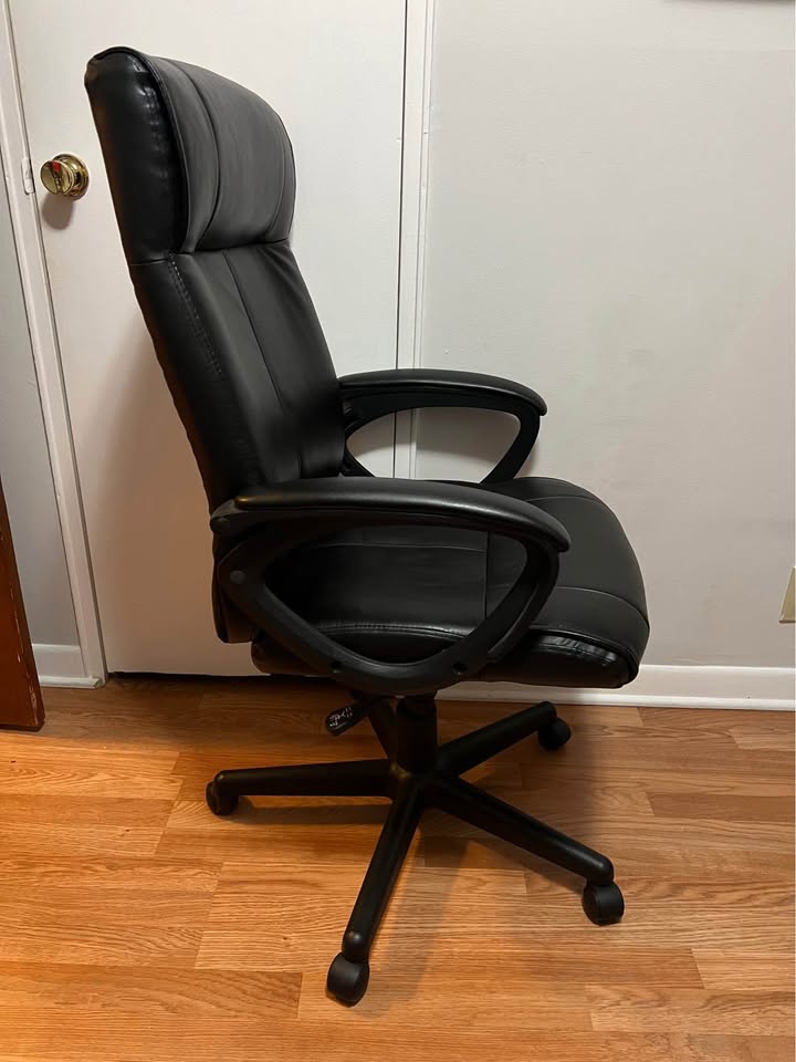 Staples office chair - photo 2