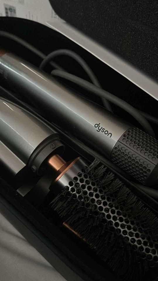 🌟 Dyson Airwrap for Sale – Only $500 CAD! - photo 2