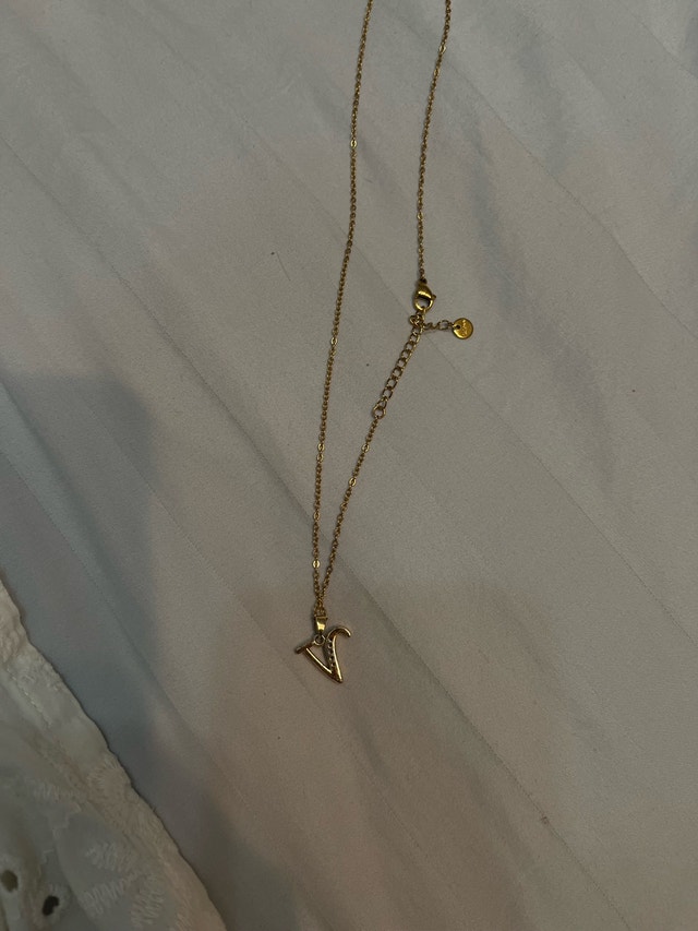 V necklace - photo 4