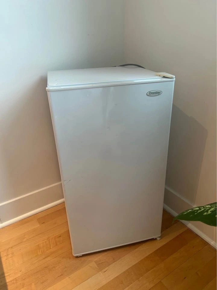 Danby Mini Fridge - photo 2