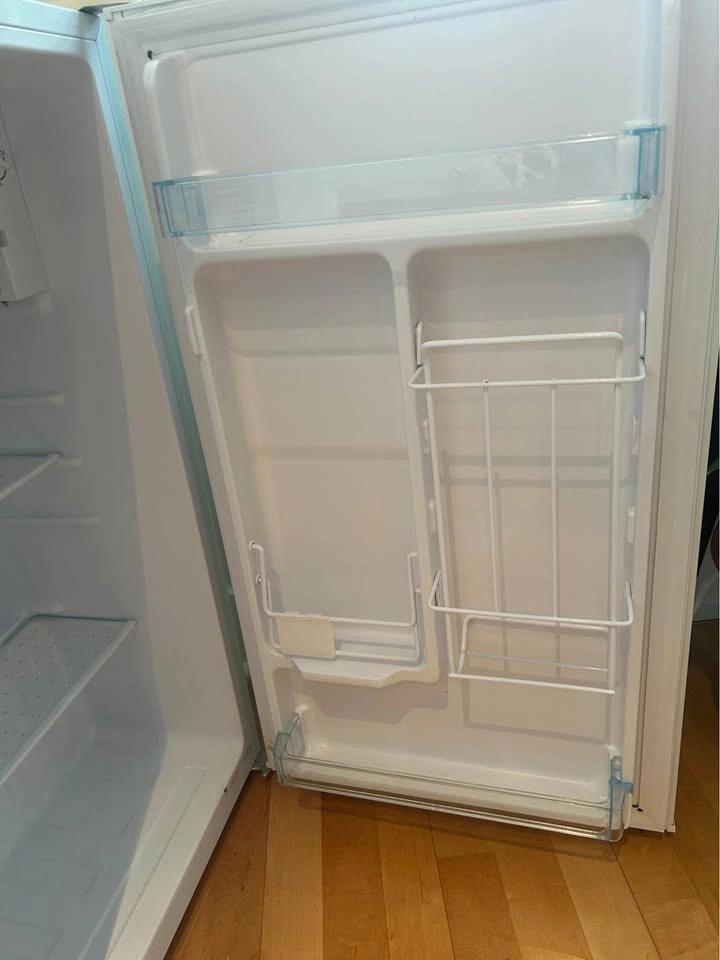 Danby Mini Fridge - photo 3