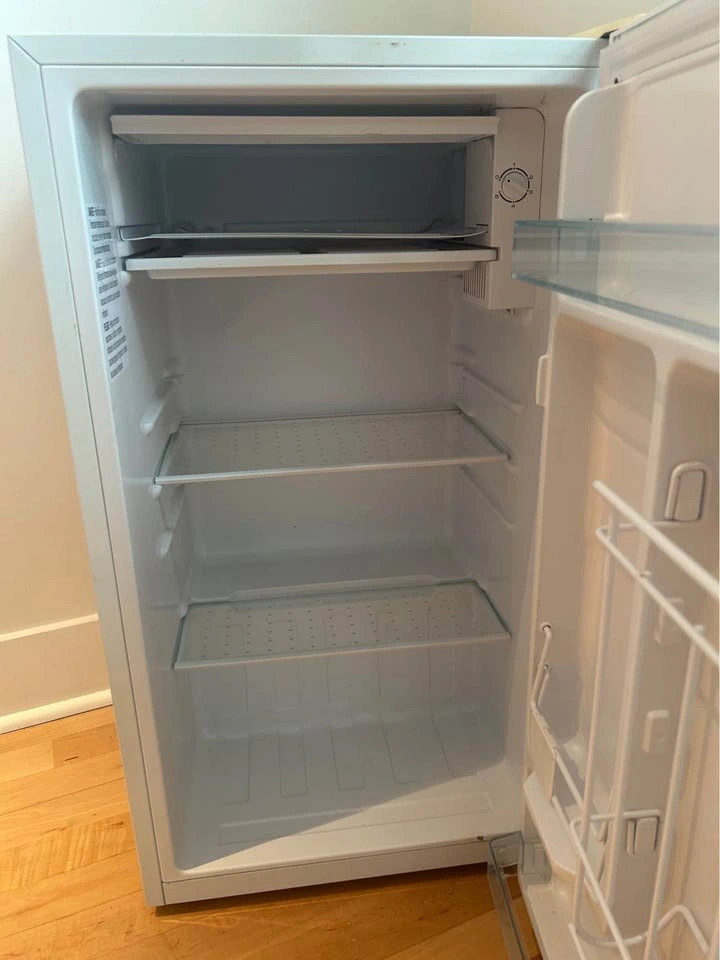 Danby Mini Fridge - photo 4