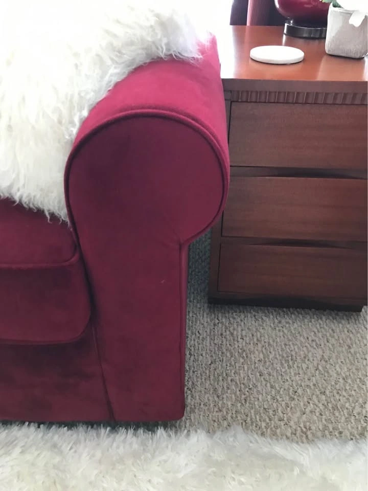 Elegant Rich Burgundy Loveseat in Excellent Condition - photo 2