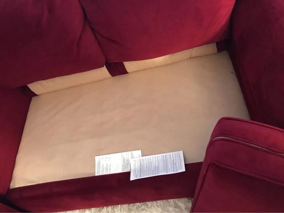 Elegant Rich Burgundy Loveseat in Excellent Condition - photo 4