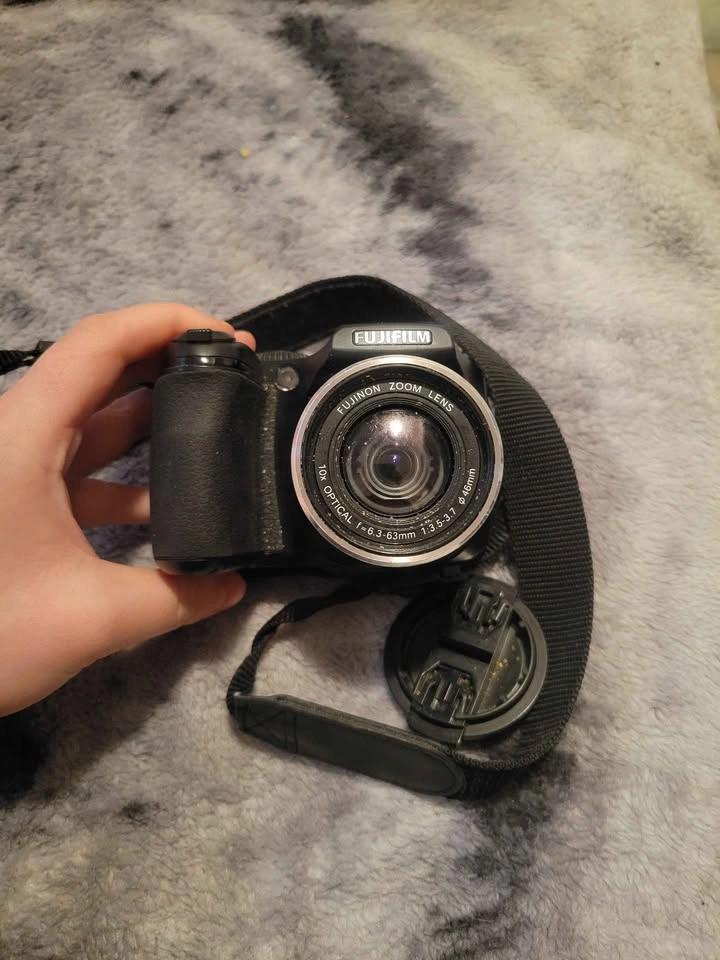 Fujifilm S5800 Digital Camera - photo 2