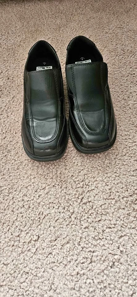 Boys dress shoes size 2Y