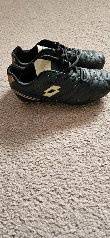 Boys Umbro Soccer Cleats Size 3