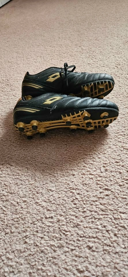 Boys Umbro Soccer Cleats Size 3 - photo 3
