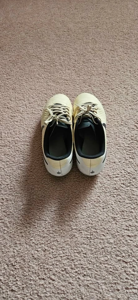 Boys Nike Soccer Cleats Size 6Y - photo 2