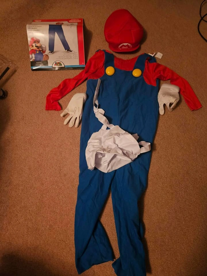Mario costume size 7/8 boys