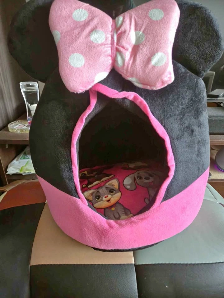 Disney Minnie Mouse Pet Bed Black and Pink with Bow - BRAND NEW