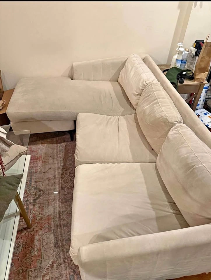 Light beige 3-seat sectional sofa with reversible chaise