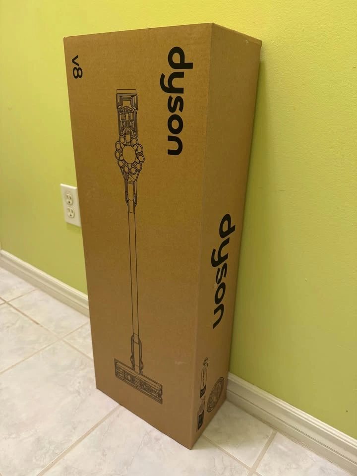 Brand new in box Dyson V8 - photo 2