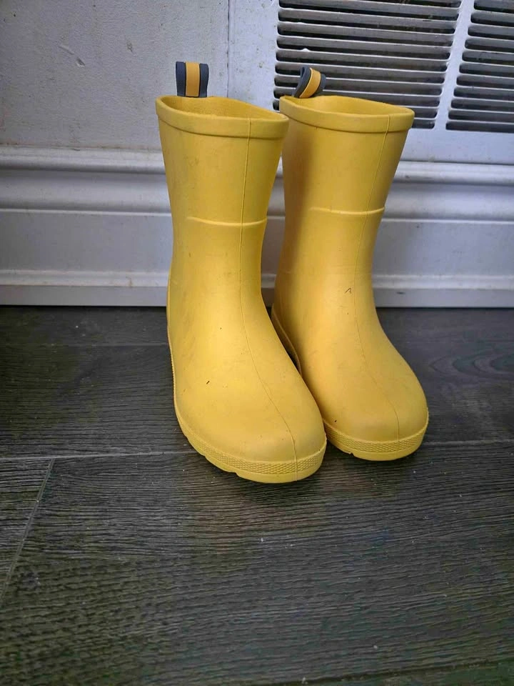 Kids Yellow Rain Boots US 9-10
