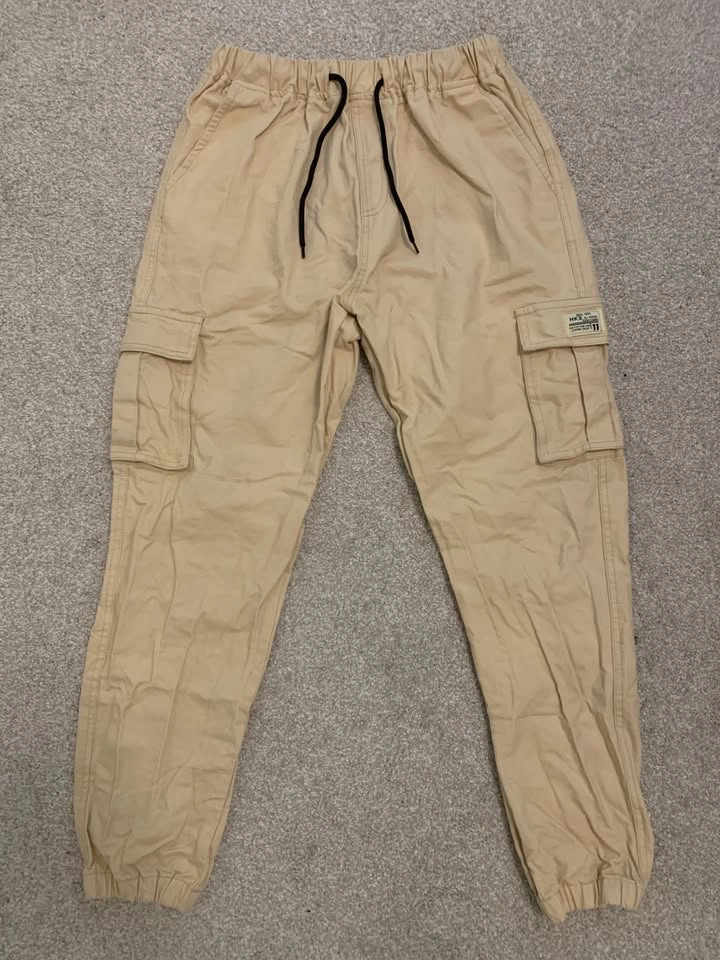 Brand New Men's Casual Wear Stylish Cargo Pants (Khaki Colour) - photo 2