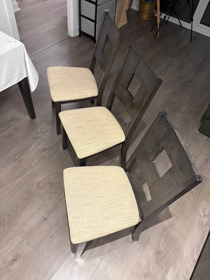 Solid Wood Dining Table + 3 Chairs (Sturdy and good condition) - photo 2
