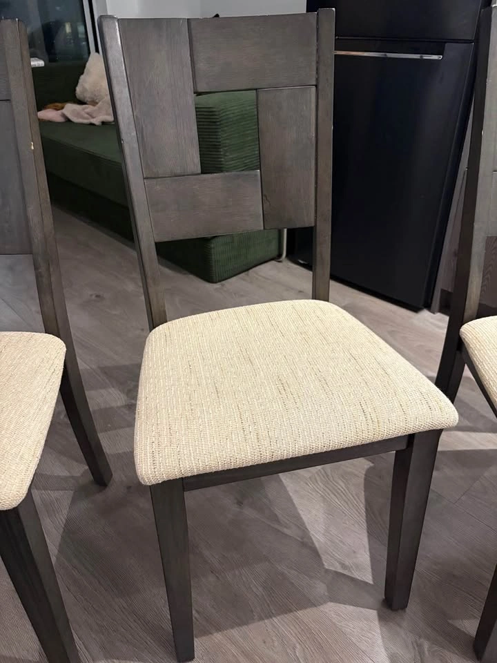 Solid Wood Dining Table + 3 Chairs (Sturdy and good condition) - photo 3