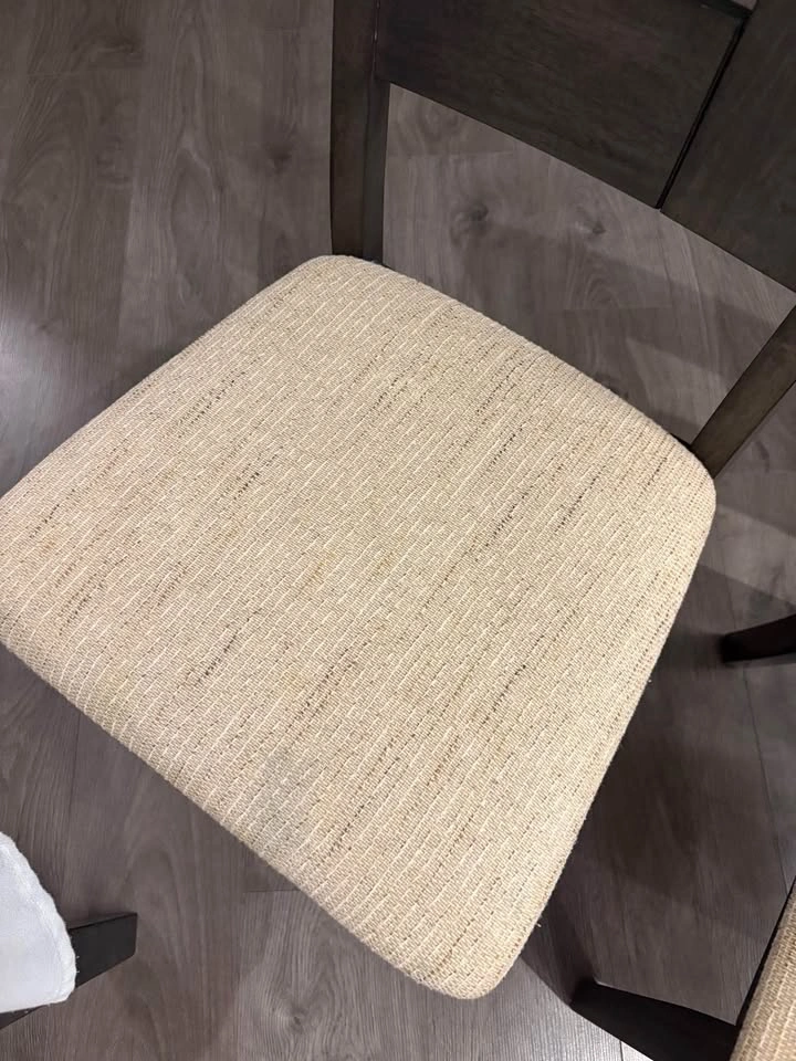 Solid Wood Dining Table + 3 Chairs (Sturdy and good condition) - photo 4