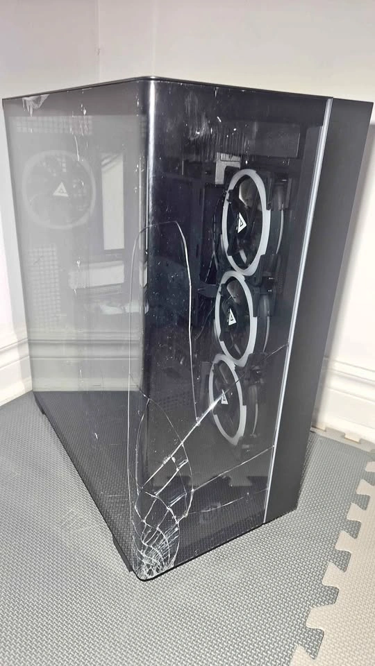 RGB PC Case ATX - Damaged Glass!