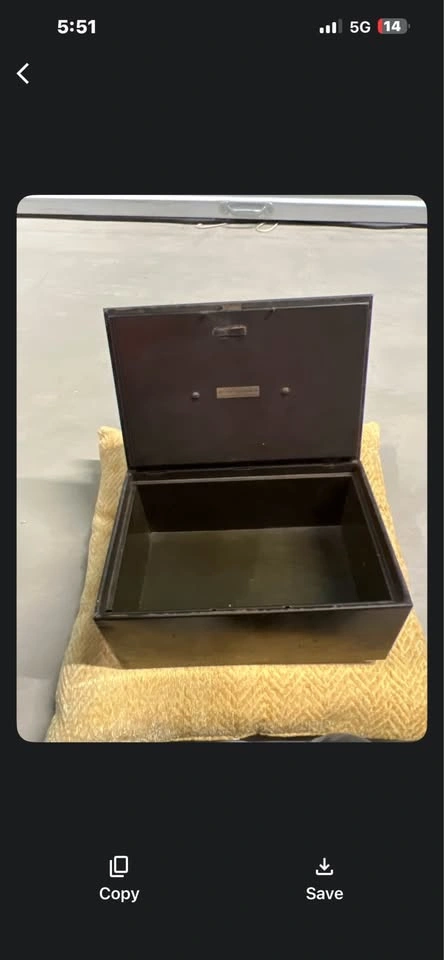 Vintage Canadian Metal Cash Box (With Key) - photo 2