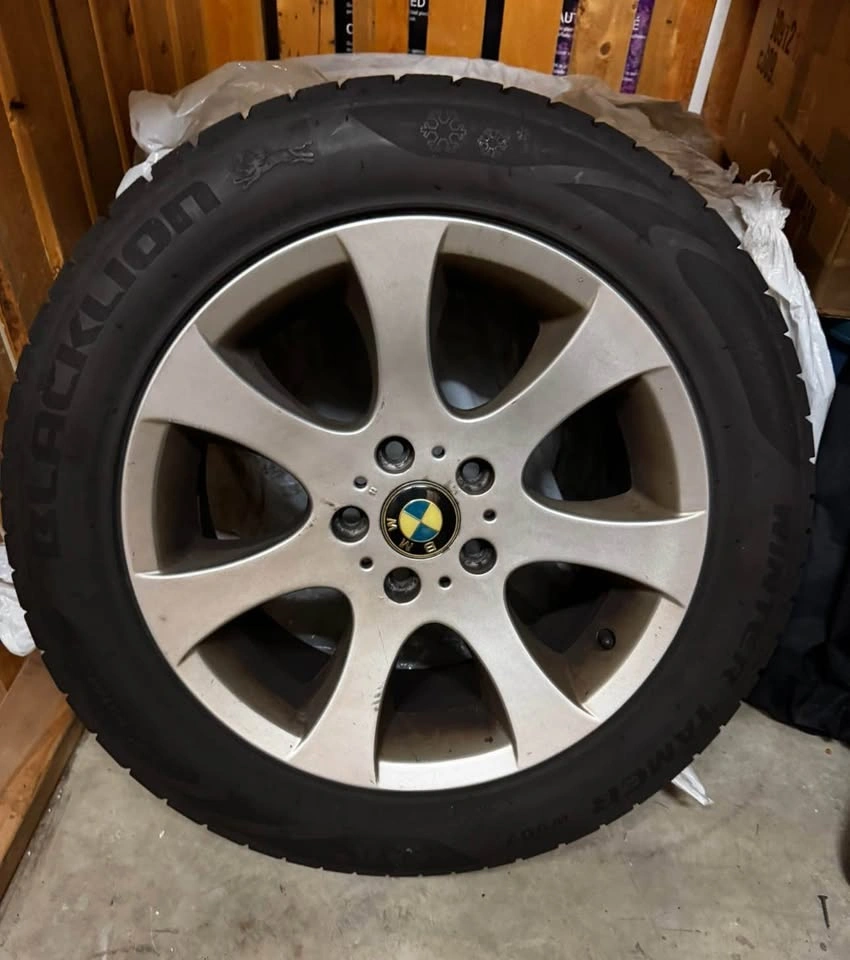 OEM BMW 17 in Rims (& 3 snow tires) - photo 2