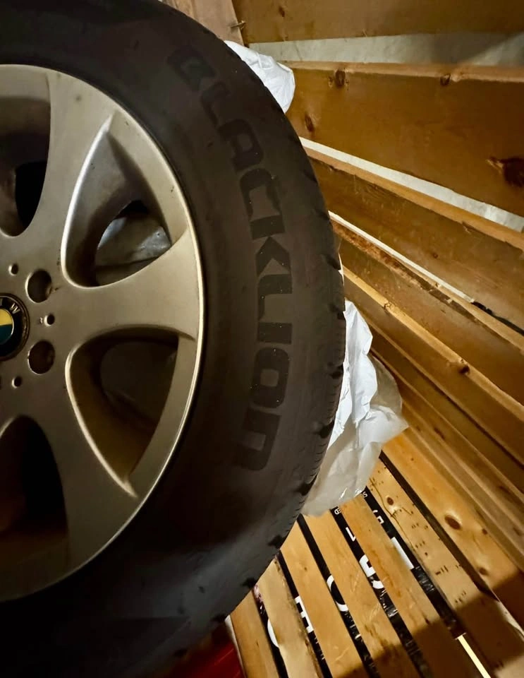 OEM BMW 17 in Rims (& 3 snow tires) - photo 3
