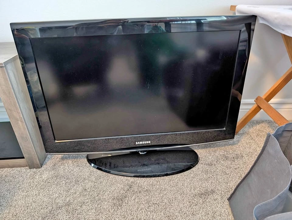 30" Samsung TV