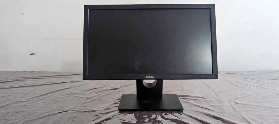Dell Monitor with Display Port and VGA Port