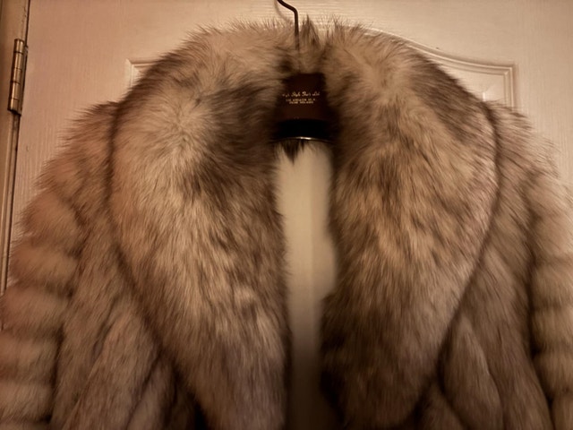 Real Silver Fox Fur Coat for Sale - photo 3
