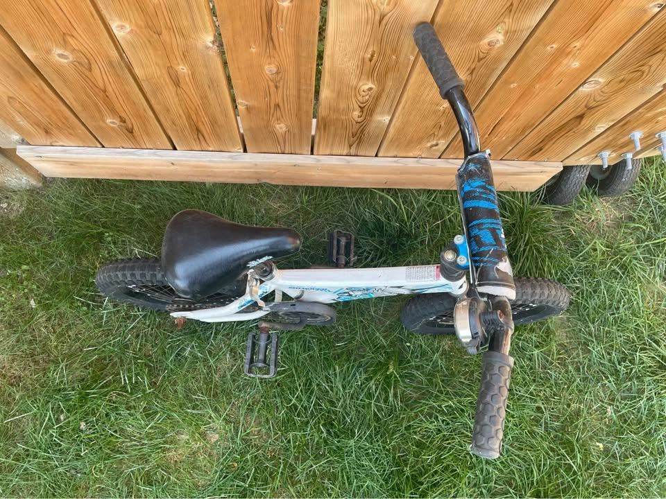 Young boys bike with Bell and chain guard - photo 2