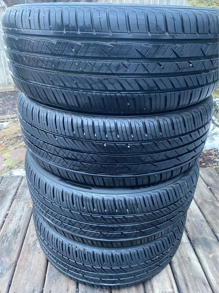 Set of Laufenn 205/50ZR17 Tires - photo 4