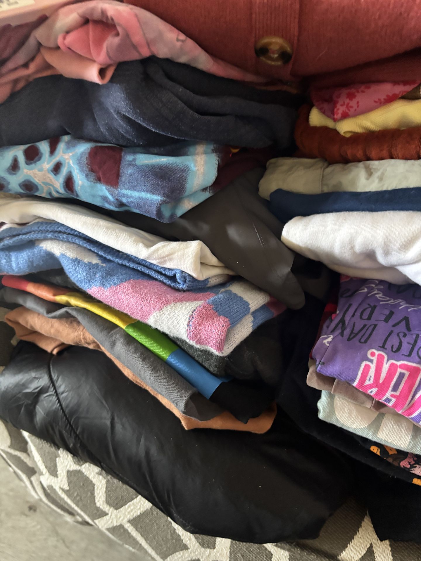 Huge Bag Of Clothes And Miscellaneous Items Various Sizes - photo 5