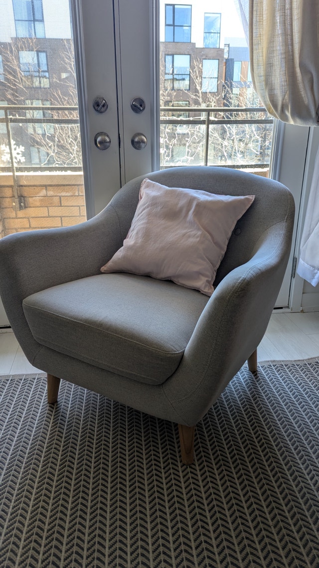 2 piece Light Grey Sofa Set - Used - photo 2