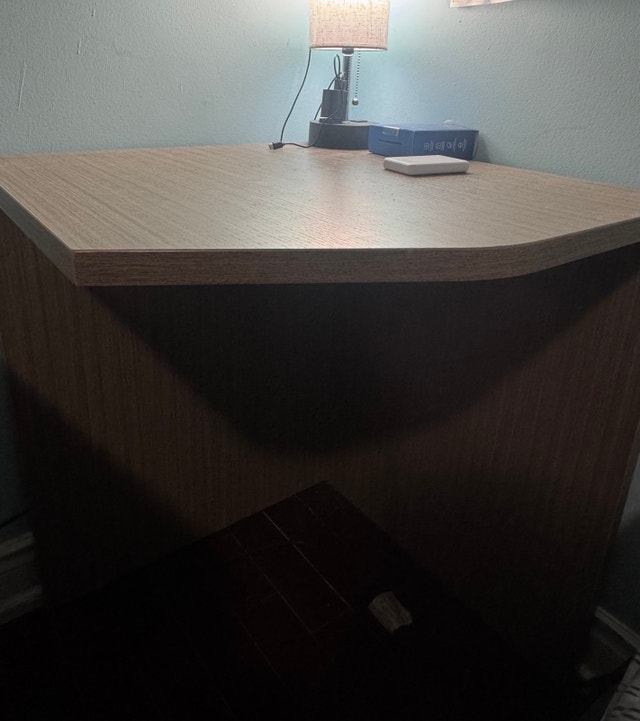 Ikea Corner Table - photo 2